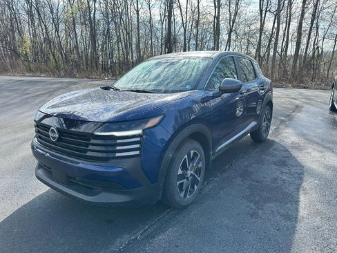 Used 2025 Nissan Kicks SV image 1