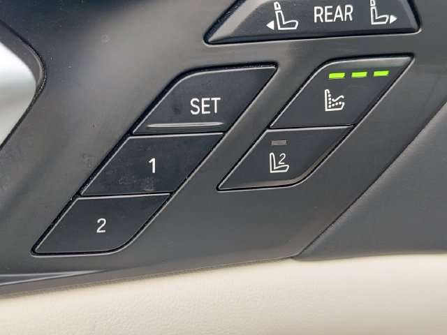 Used 2023 BMW X7 xDrive40i w/ Executive Package AWD/4WD image 19