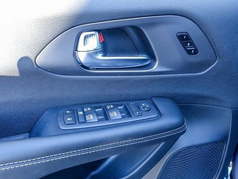New 2026 Chrysler Pacifica Select w/ S Appearance Package FWD image 9