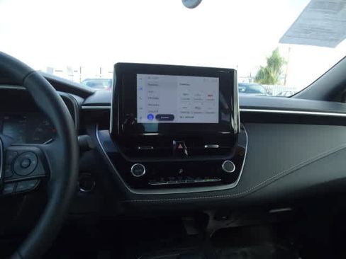Used 2025 Toyota Corolla SE image 28