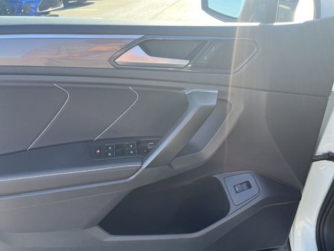 Used 2022 Volkswagen Tiguan SE R-Line image 15