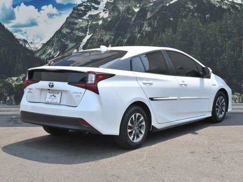 Certified 2022 Toyota Prius XLE w/ Premium Convenience Package FWD image 3