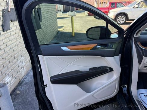 Used 2019 Lincoln MKC Select w/ Select Plus Package image 20