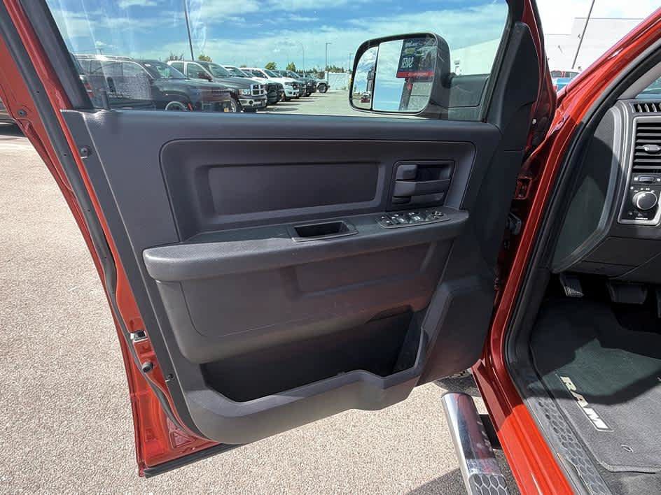 Used 2013 RAM 2500 Tradesman w/ Chrome Appearance Group AWD/4WD image 9