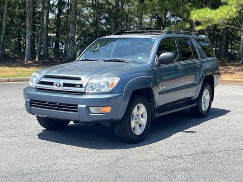 Used 2005 Toyota 4Runner SR5 AWD/4WD image 2
