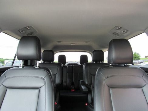 Used 2024 Ford Explorer XLT w/ Equipment Group 202A AWD/4WD image 27