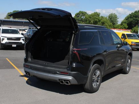 Used 2025 Chevrolet Traverse LT AWD/4WD image 7