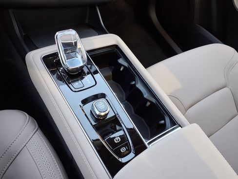 New 2026 Volvo XC90 B6 Plus w/ Protection Package Premier image 15