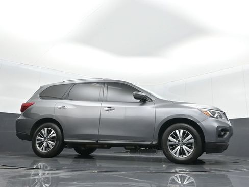 Used 2020 Nissan Pathfinder SV image 29