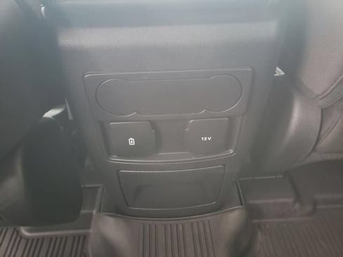 Used 2024 Ford Explorer XLT AWD/4WD image 16