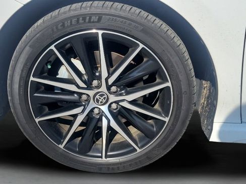 Used 2022 Toyota Camry SE w/ Convenience Package image 3