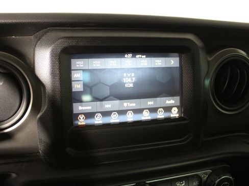 Used 2023 Jeep Gladiator Sport w/ Off Road Group image 15