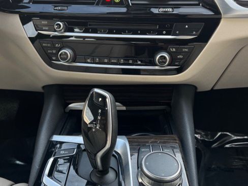 Used 2018 BMW 530e RWD image 57