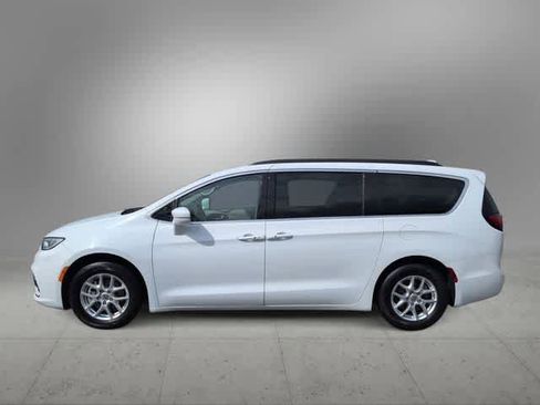 Used 2022 Chrysler Pacifica Touring-L FWD image 5