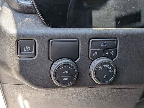 Used 2023 Chevrolet Silverado 1500 LT RWD image 17