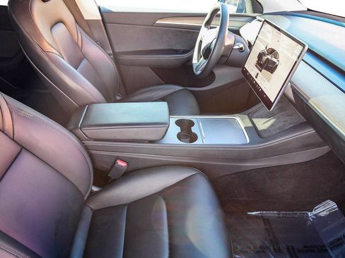 Used 2023 Tesla Model Y Long Range image 17