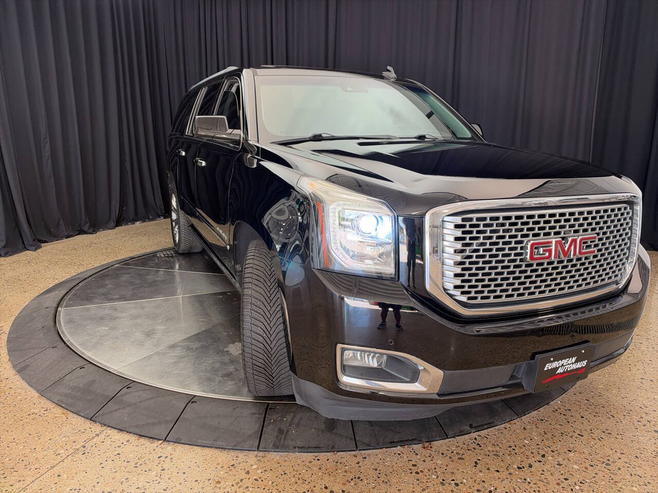 Used 2016 GMC Yukon XL Denali w/ Open Road Package AWD/4WD image 8