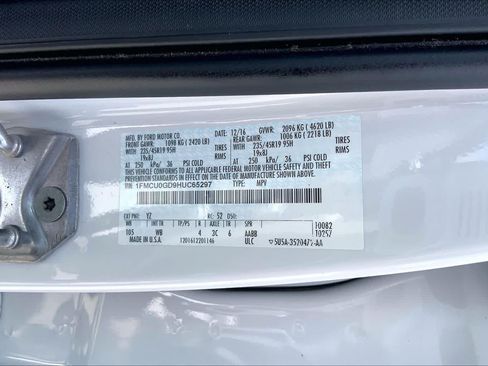 Used 2017 Ford Escape SE w/ SE Sport Appearance Package FWD image 36