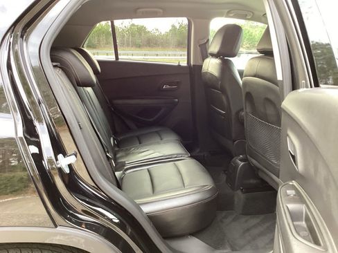 Used 2021 Chevrolet Trax LT w/ Premium Seat Package image 34