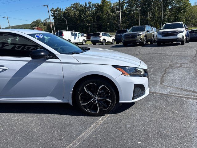 Used 2023 Nissan Altima 2.5 SR FWD image 5