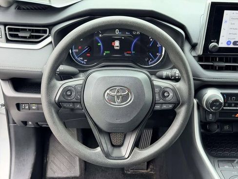 Used 2025 Toyota RAV4 XLE AWD/4WD image 18