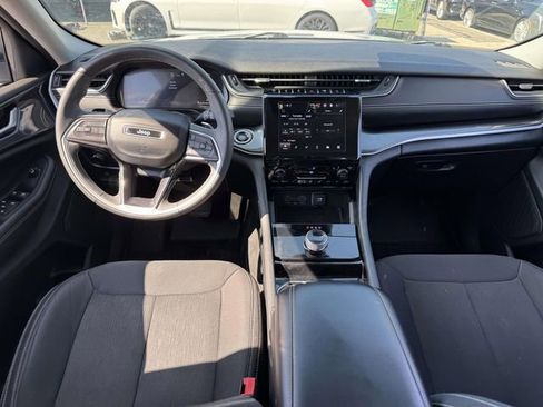 Used 2023 Jeep Grand Cherokee Laredo w/ Luxury Tech Group I AWD/4WD image 18