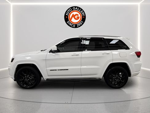Used 2020 Jeep Grand Cherokee Altitude AWD/4WD image 4