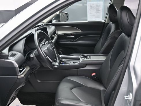 Used 2024 Toyota Grand Highlander XLE image 15