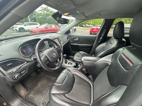 Used 2019 Jeep Cherokee Trailhawk w/ Cold Weather Group AWD/4WD image 6