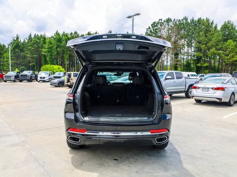 Used 2023 Jeep Grand Cherokee Overland w/ Luxury Tech Group IV AWD/4WD image 6