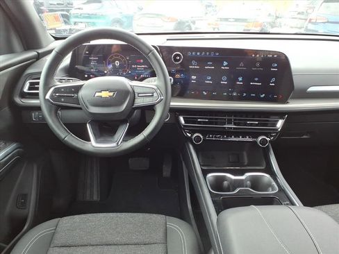 Used 2025 Chevrolet Traverse LT w/ Driver Confidence Package image 22