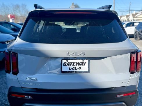 Certified 2023 Kia Sorento S w/ Panoramic Sunroof Package image 5