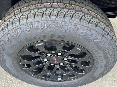 New 2026 GMC Canyon Elevation w/ Convenience Package image 12