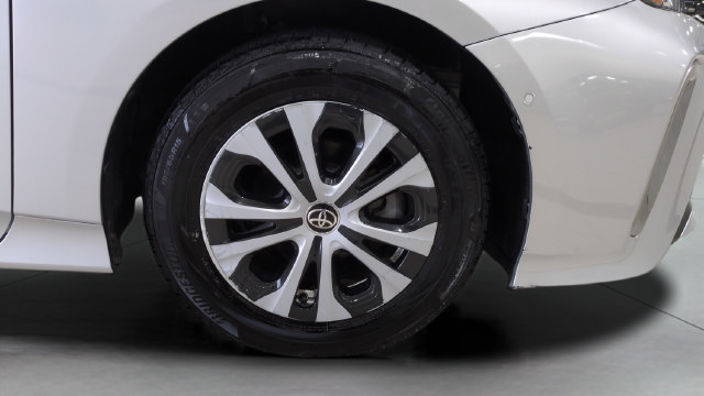 Used 2022 Toyota Prius LE AWD/4WD image 23