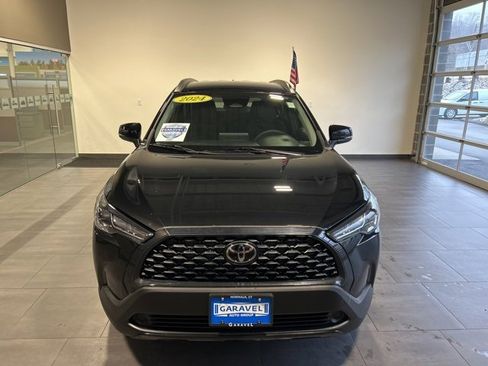 Used 2024 Toyota Corolla Cross LE image 32