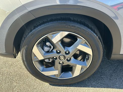 Used 2023 Hyundai Venue SEL image 14