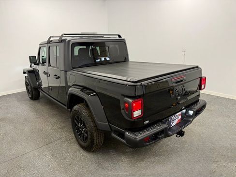 Used 2023 Jeep Gladiator Sport S image 8