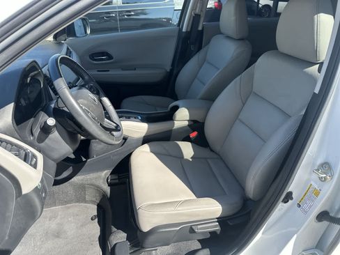 Used 2018 Honda HR-V EX-L image 3