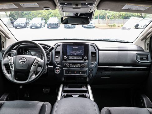 Used 2024 Nissan Titan SV w/ SV Convenience Package RWD image 20