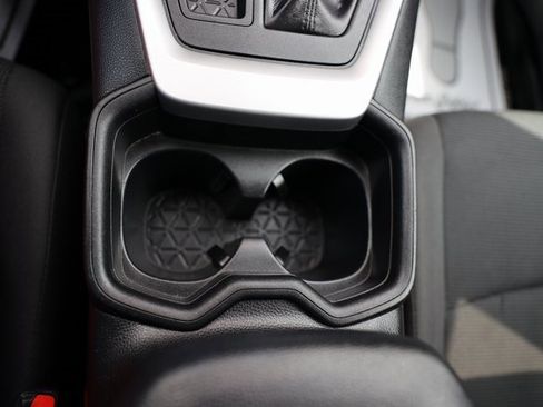 Used 2019 Toyota RAV4 LE image 27