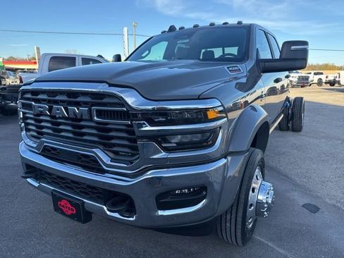 New 2026 RAM 4500 4x4 Crew Cab DRW image 17