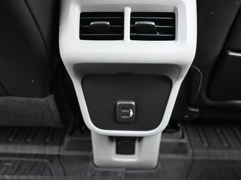 Used 2023 GMC Terrain SLT w/ Infotainment Package II FWD image 25