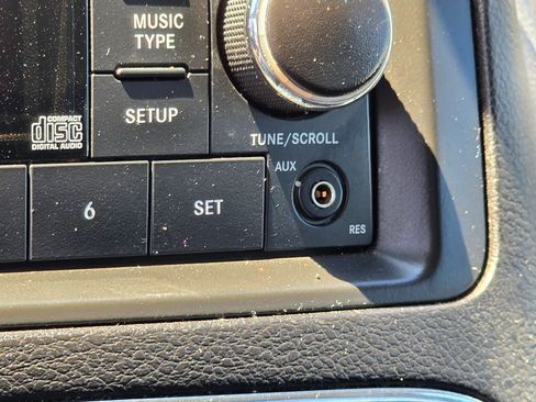 Used 2016 Dodge Grand Caravan SXT FWD image 18