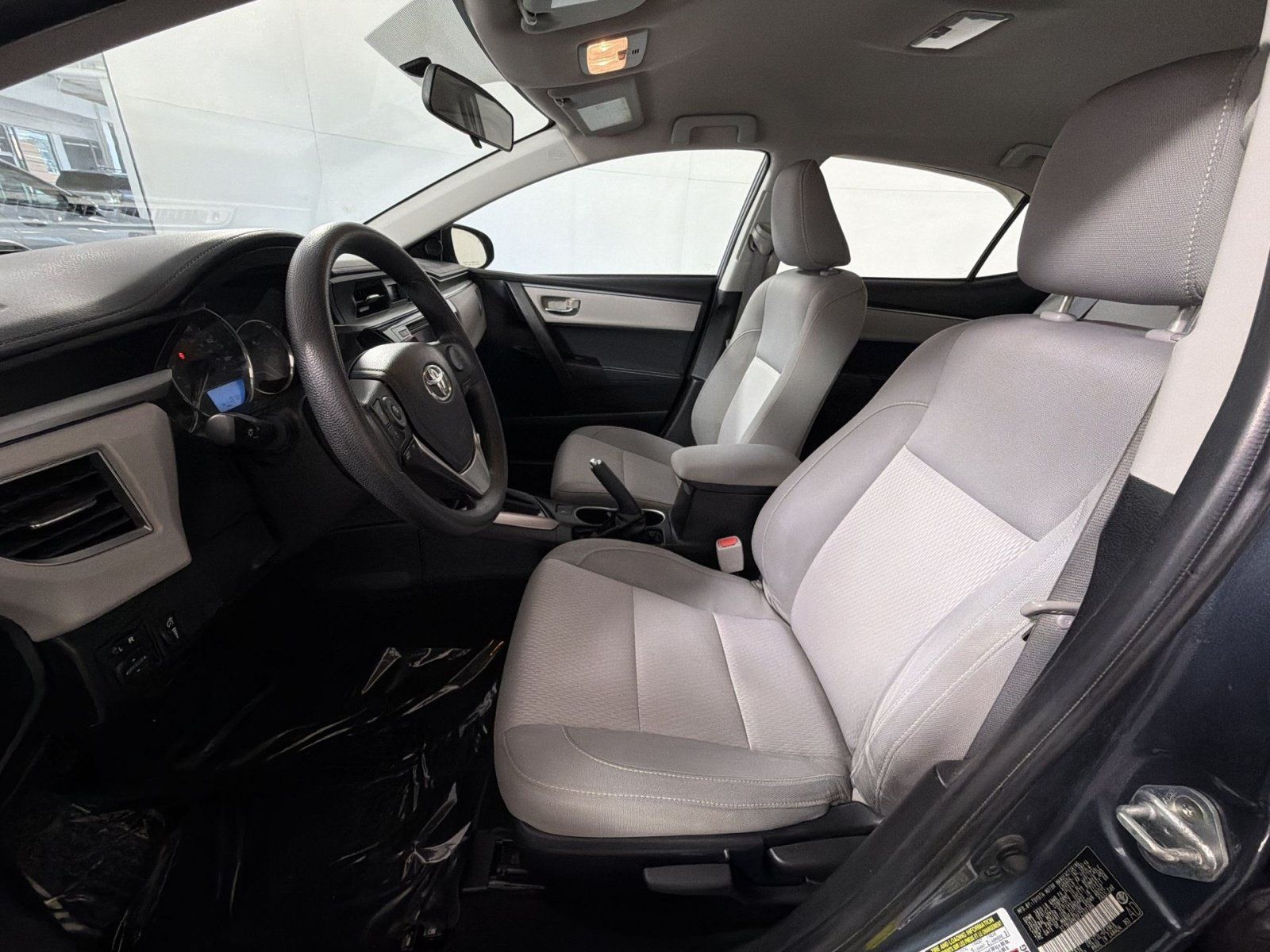 Used 2015 Toyota Corolla LE FWD image 13