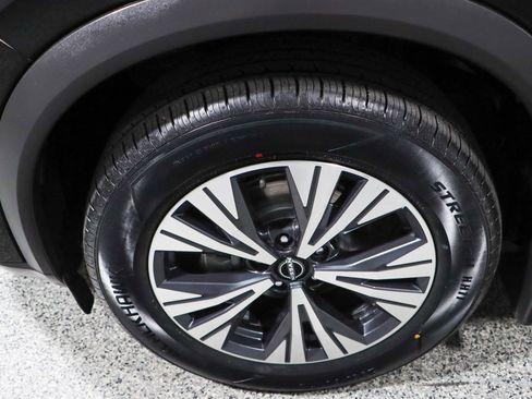 Used 2023 Nissan Rogue SV FWD image 11