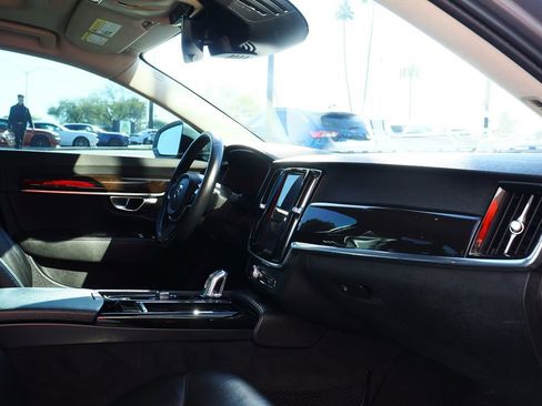 Used 2018 Volvo S90 T8 Momentum w/ Convenience Package image 37