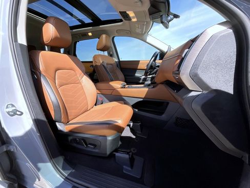 Used 2023 Nissan Pathfinder Platinum image 16