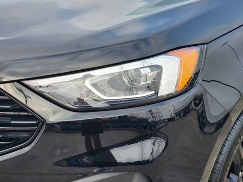Used 2024 Ford Edge SE w/ Black Appearance Package image 9
