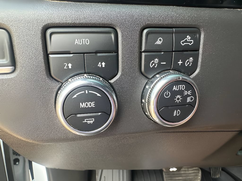 Used 2025 GMC Sierra 1500 SLT AWD/4WD image 24