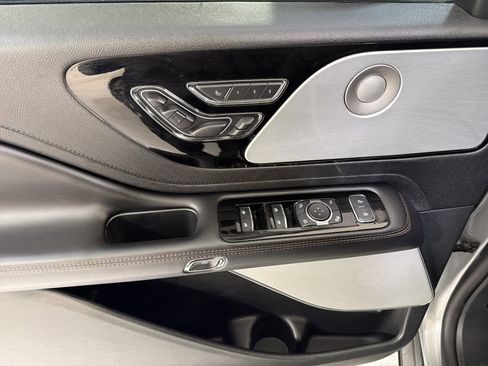 Used 2023 Lincoln Aviator Reserve w/ Equipment Group 201A image 16